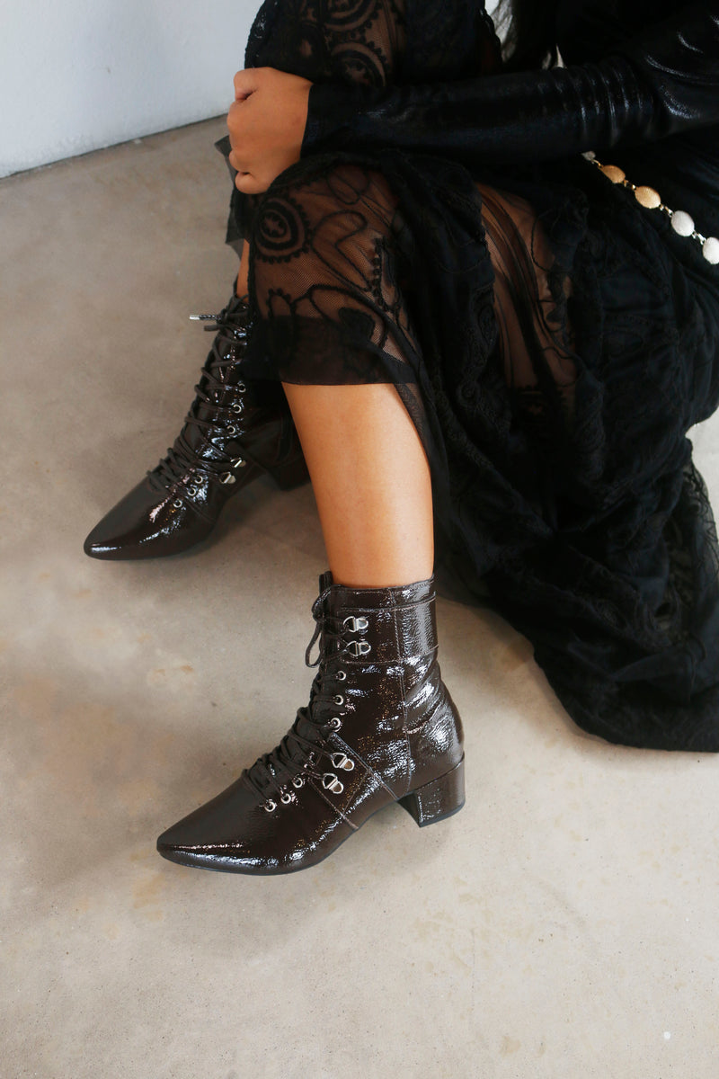 Bota Feminina Montaria Bico Fino Verniz Molhado Kira 8046-V